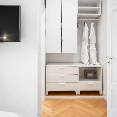 Grey Pearl Rooms Split Exterior photo